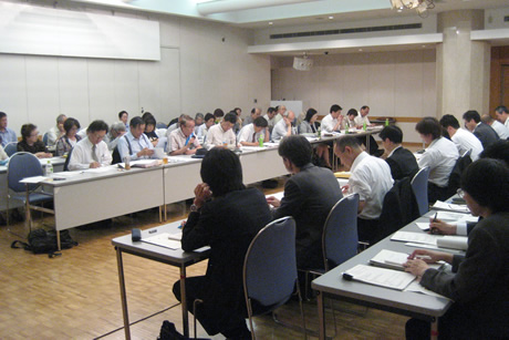 道路沿道の公害対策について国・東京都との交渉。↑上が患者会