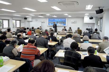 患者会総会風景！報告に耳を傾る